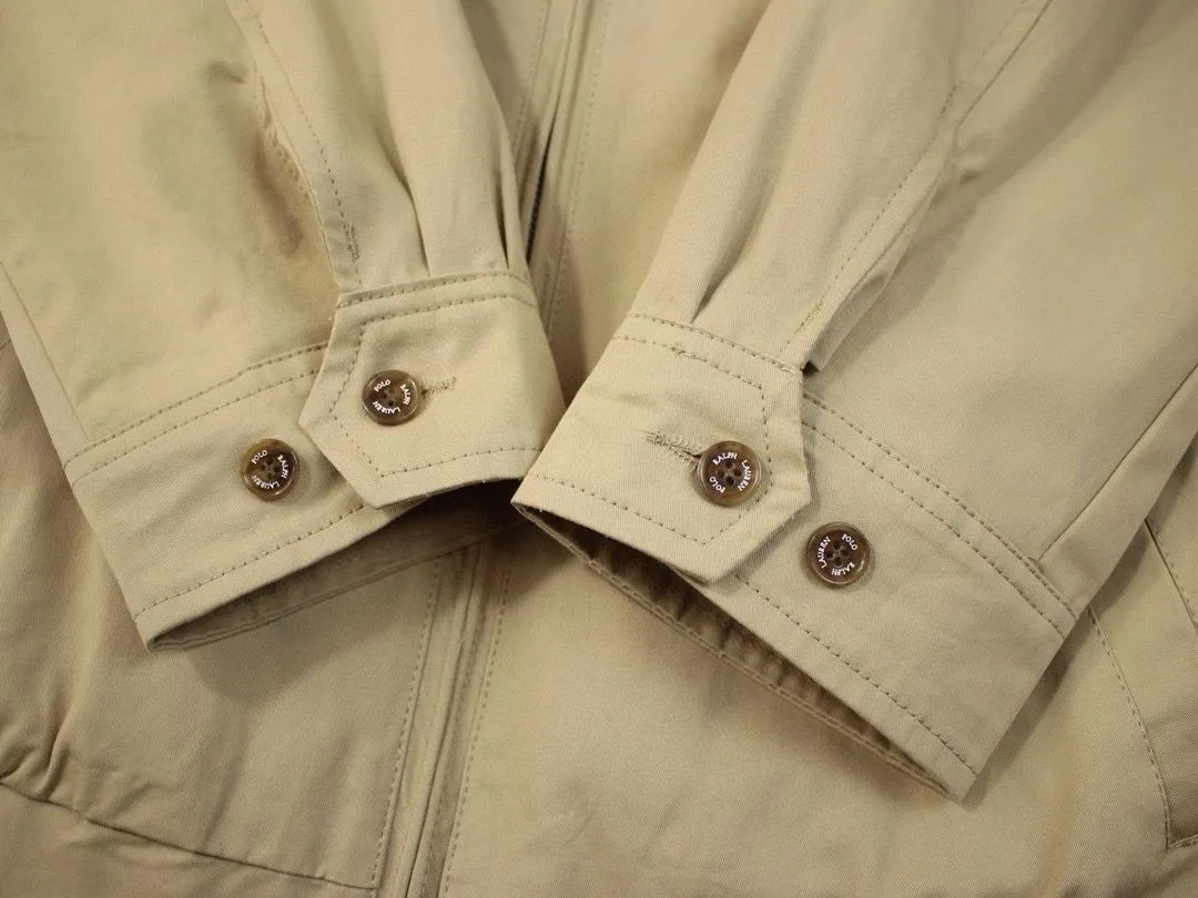P306 💰Ralph Lauren/Ralph Lauren American vintage classic lapel old cadre retro jacket. Classic design. Timeless classic. The cotton fabric is thick and wide, showing a sense of vintage. The collar and cuffs are decorated with colorful plaid. It looks good on both men and women. Wear it as comfortable as you want. It focuses on relaxed retro YYDS. One piece for both men and women. An indispensable piece for autumn and winter. The most popular jacket at the moment. One hundred percent cotton twill is thick and thick, ⚠️correctly spaced red and green plaid lining, imported high-density embroidery. The Harrington jacket has a loose fit, is short and fat, and is super versatile. It is clean-fitting and is suitable for both men and women. Color: Black Size: M-XXL Size Length Bust Sleeve length Shoulder width M 67 110 61 L 68 114 62 XL 70 118 63 2XL 72 122 64